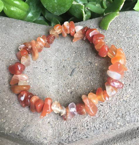 CARNELIAN CRYSTAL CHIP BRACELET