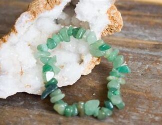GREEN ADVENTURINE CRYSTAL CHIP BRACELET