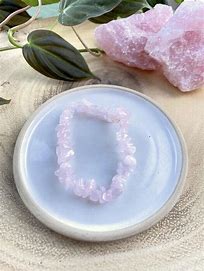 ROSE QUARTS CRYSTAL CHIP BRACELET