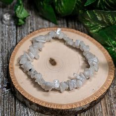 MOONSTONE CRYSTAL CHIP BRACELET