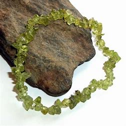PERIDOT CRYSTAL CHIP BRACELET