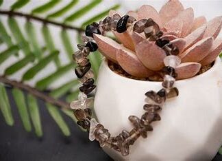 SMOKEY QUARTS CRYSTAL CHIP BRACELET